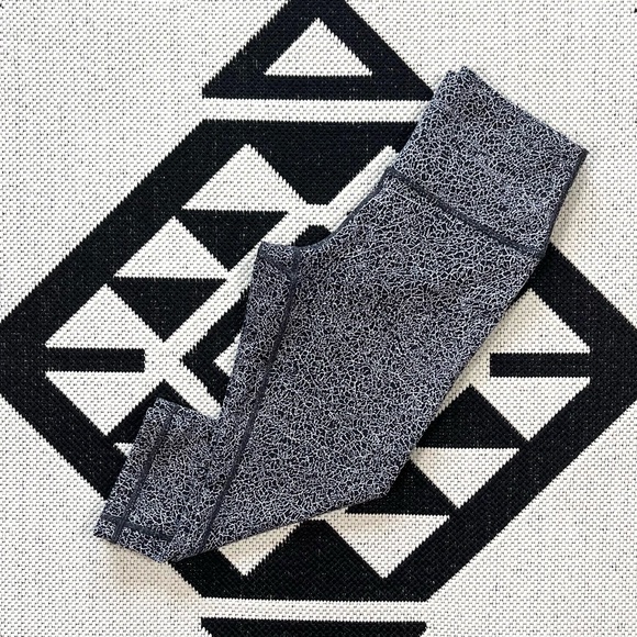 Lululemon Wunder Under Hi-Rise 1/2 Tight 17" Luon Crackle Jacquard Size 6 - Picture 1 of 9